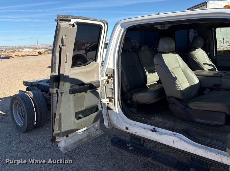 image for item EU4852 2019 Ford F450 Super Duty Crew Cab truck cab and chassis