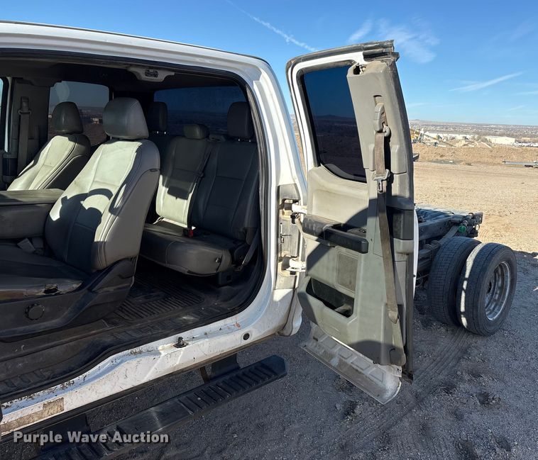 image for item EU4852 2019 Ford F450 Super Duty Crew Cab truck cab and chassis