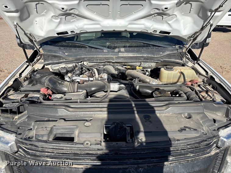 image for item EU4852 2019 Ford F450 Super Duty Crew Cab truck cab and chassis