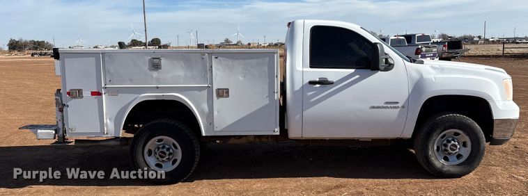 image for item EU4870 2009 GMC Sierra 3500HD utility bed pickup truck