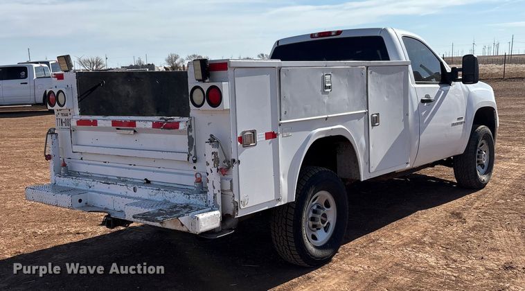 image for item EU4870 2009 GMC Sierra 3500HD utility bed pickup truck