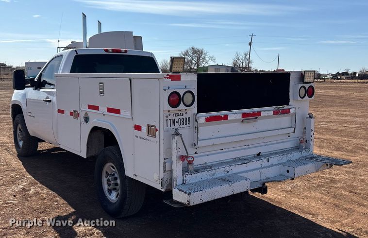 image for item EU4870 2009 GMC Sierra 3500HD utility bed pickup truck