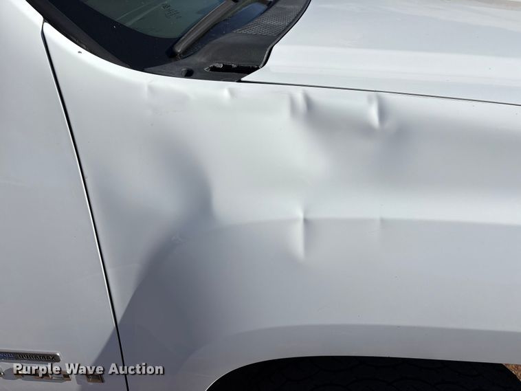 image for item EU4870 2009 GMC Sierra 3500HD utility bed pickup truck