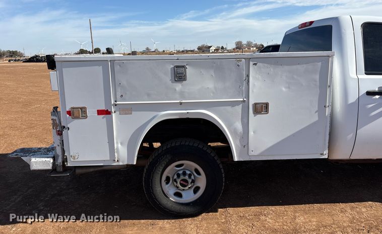 image for item EU4870 2009 GMC Sierra 3500HD utility bed pickup truck