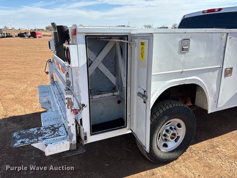 image for item EU4870 2009 GMC Sierra 3500HD utility bed pickup truck