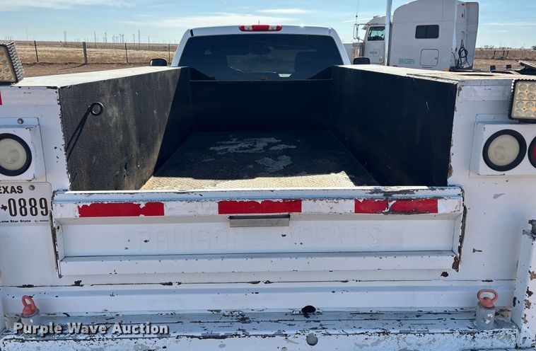 image for item EU4870 2009 GMC Sierra 3500HD utility bed pickup truck