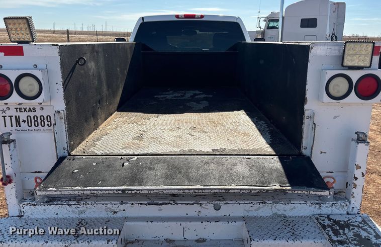 image for item EU4870 2009 GMC Sierra 3500HD utility bed pickup truck