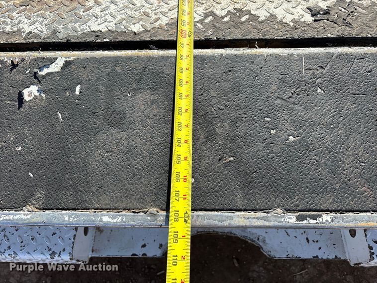 image for item EU4870 2009 GMC Sierra 3500HD utility bed pickup truck