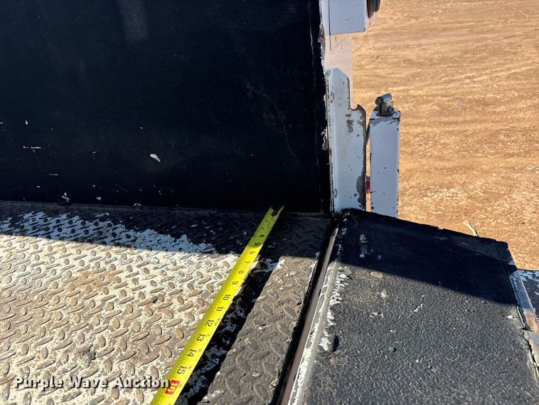 image for item EU4870 2009 GMC Sierra 3500HD utility bed pickup truck