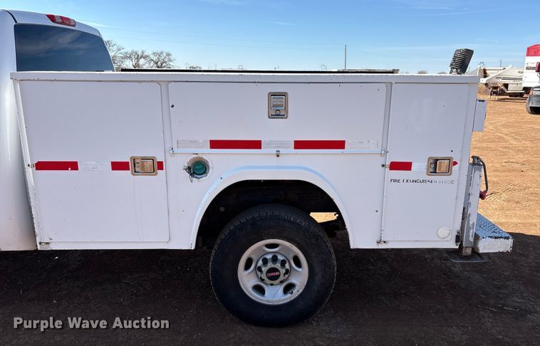 image for item EU4870 2009 GMC Sierra 3500HD utility bed pickup truck