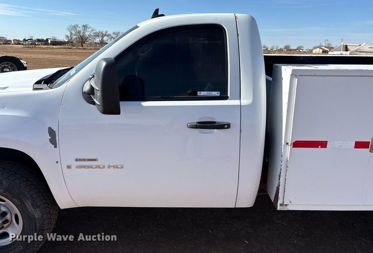 image for item EU4870 2009 GMC Sierra 3500HD utility bed pickup truck