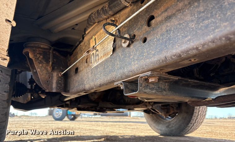 image for item EU4870 2009 GMC Sierra 3500HD utility bed pickup truck