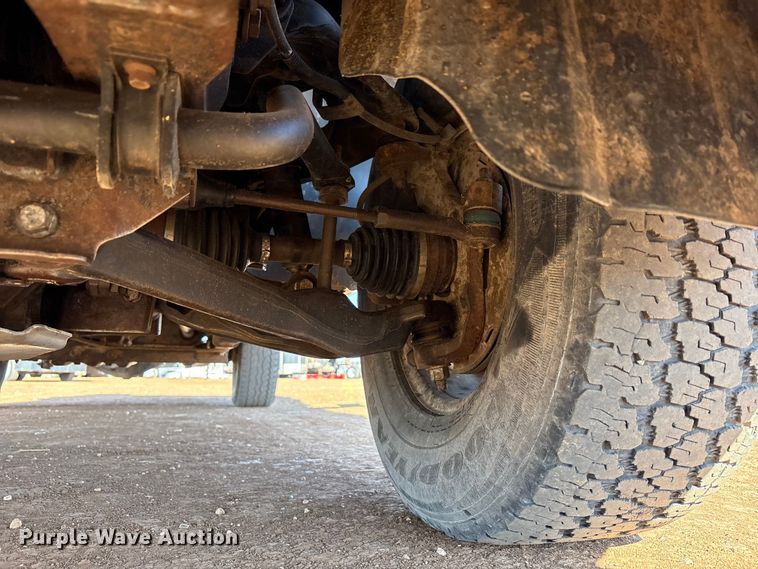 image for item EU4870 2009 GMC Sierra 3500HD utility bed pickup truck