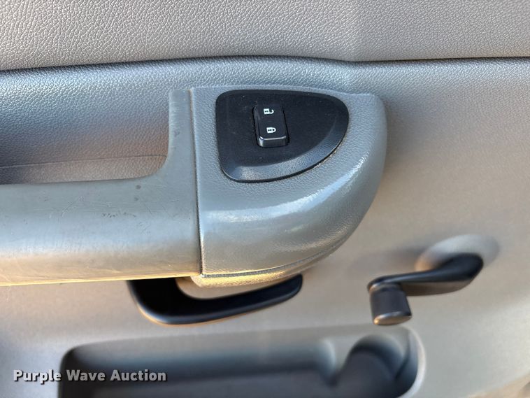 image for item EU4870 2009 GMC Sierra 3500HD utility bed pickup truck