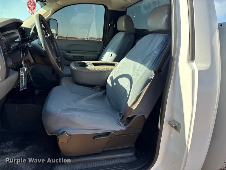 image for item EU4870 2009 GMC Sierra 3500HD utility bed pickup truck