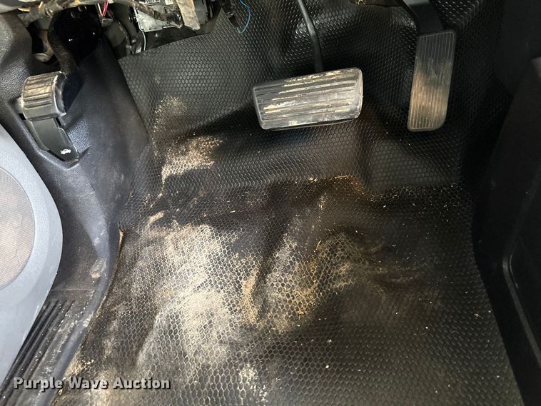 image for item EU4870 2009 GMC Sierra 3500HD utility bed pickup truck