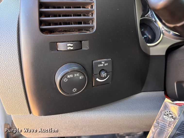 image for item EU4870 2009 GMC Sierra 3500HD utility bed pickup truck