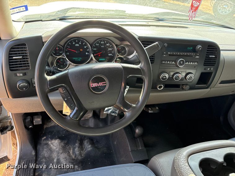 image for item EU4870 2009 GMC Sierra 3500HD utility bed pickup truck