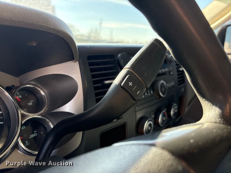 image for item EU4870 2009 GMC Sierra 3500HD utility bed pickup truck