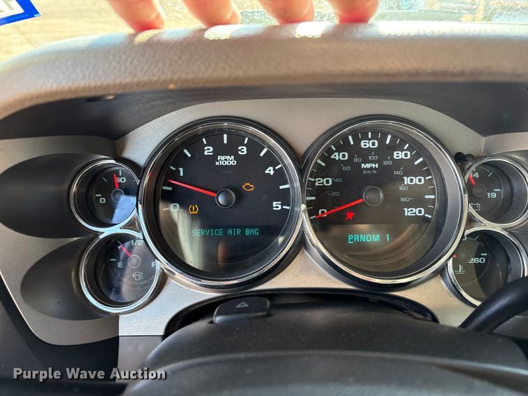 image for item EU4870 2009 GMC Sierra 3500HD utility bed pickup truck