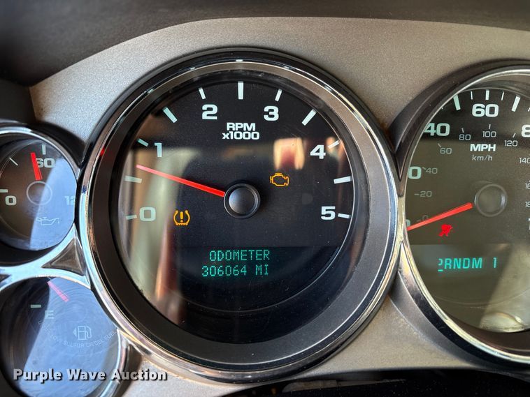 image for item EU4870 2009 GMC Sierra 3500HD utility bed pickup truck