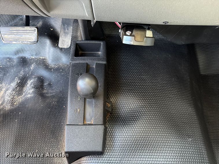 image for item EU4870 2009 GMC Sierra 3500HD utility bed pickup truck