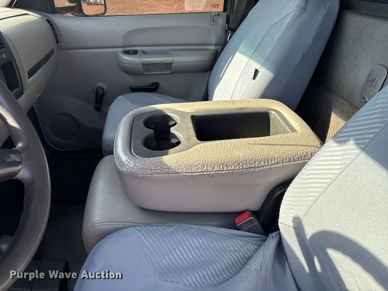 image for item EU4870 2009 GMC Sierra 3500HD utility bed pickup truck