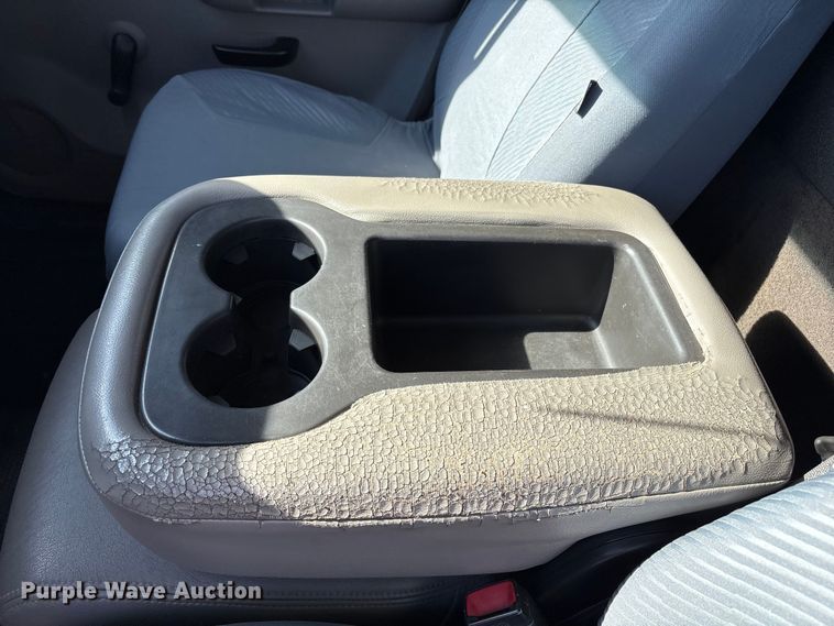 image for item EU4870 2009 GMC Sierra 3500HD utility bed pickup truck