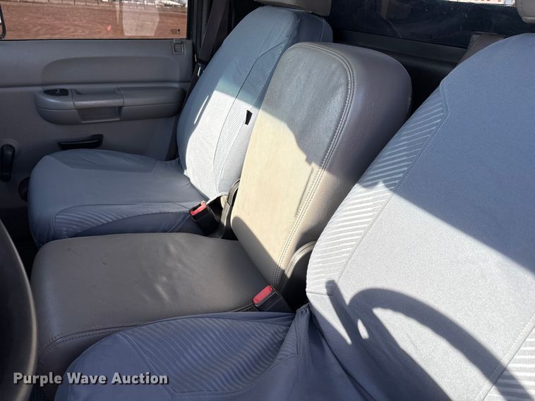 image for item EU4870 2009 GMC Sierra 3500HD utility bed pickup truck