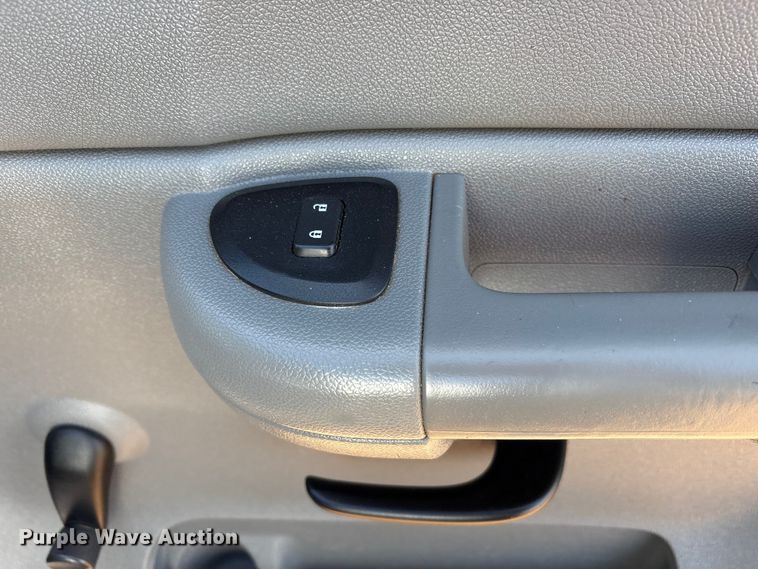 image for item EU4870 2009 GMC Sierra 3500HD utility bed pickup truck