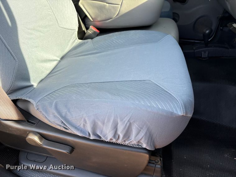 image for item EU4870 2009 GMC Sierra 3500HD utility bed pickup truck