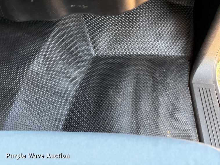 image for item EU4870 2009 GMC Sierra 3500HD utility bed pickup truck