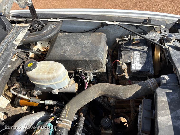 image for item EU4870 2009 GMC Sierra 3500HD utility bed pickup truck