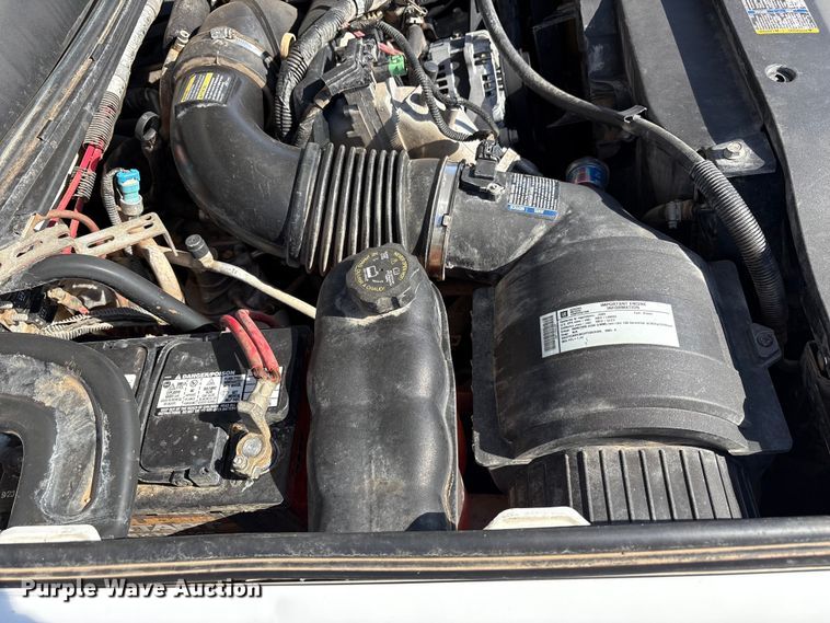 image for item EU4870 2009 GMC Sierra 3500HD utility bed pickup truck