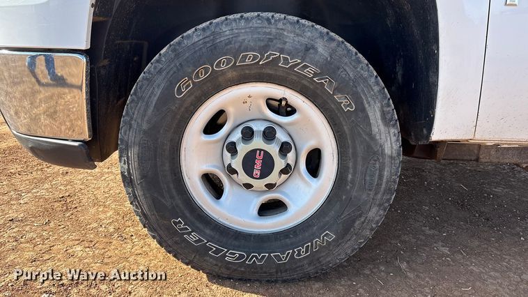 image for item EU4870 2009 GMC Sierra 3500HD utility bed pickup truck