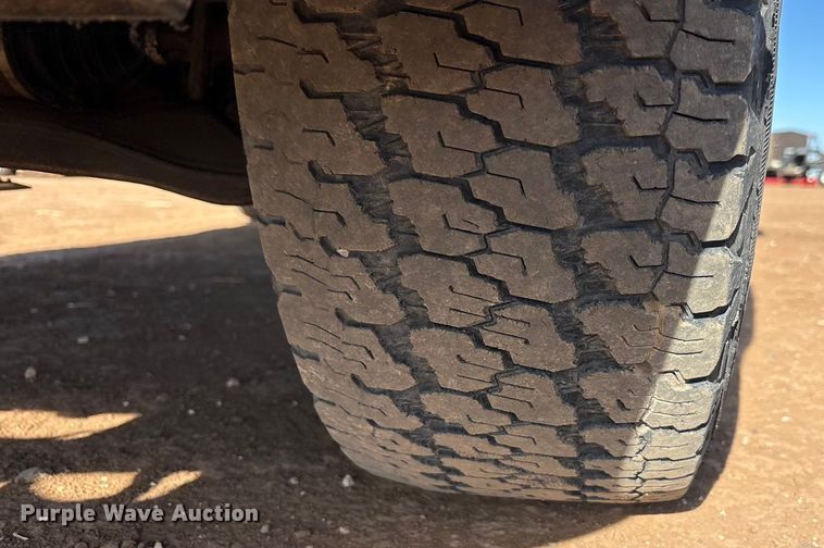 image for item EU4870 2009 GMC Sierra 3500HD utility bed pickup truck