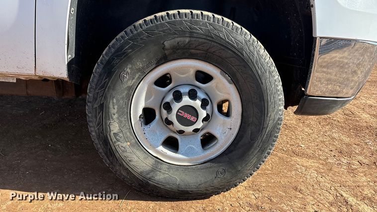 image for item EU4870 2009 GMC Sierra 3500HD utility bed pickup truck