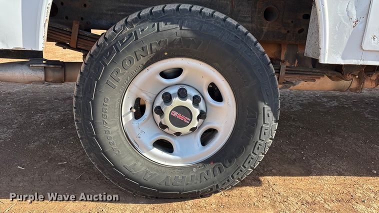 image for item EU4870 2009 GMC Sierra 3500HD utility bed pickup truck