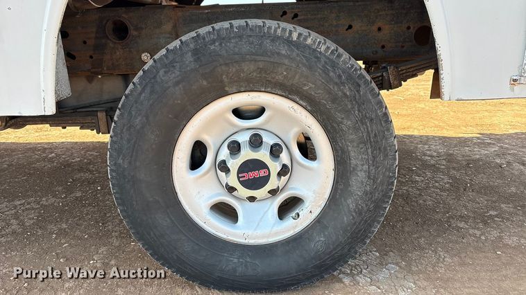 image for item EU4870 2009 GMC Sierra 3500HD utility bed pickup truck