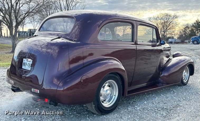 image for item EU7156 1939 Chevrolet sedan