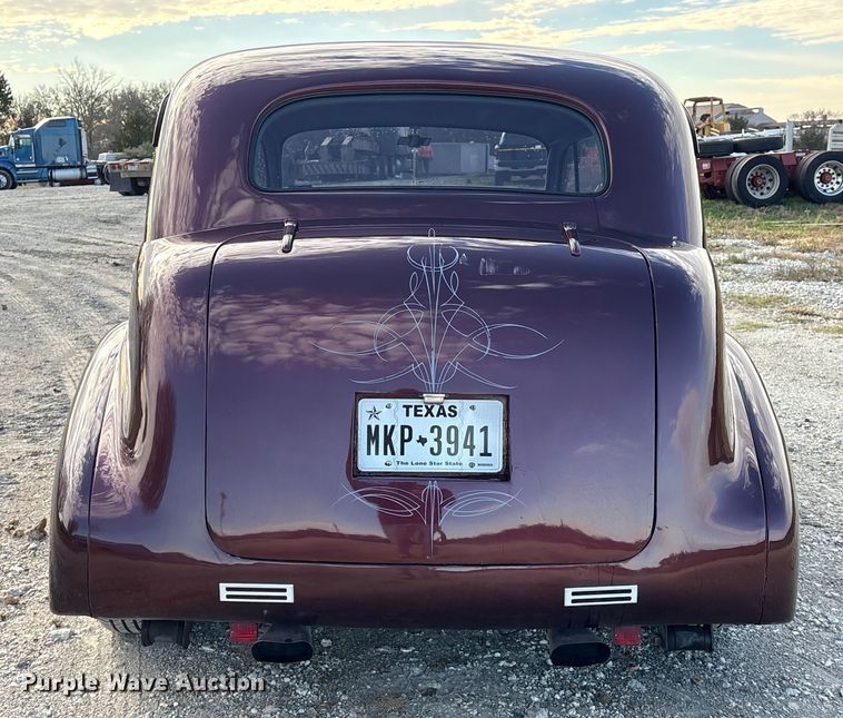 image for item EU7156 1939 Chevrolet sedan