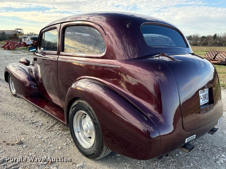 image for item EU7156 1939 Chevrolet sedan