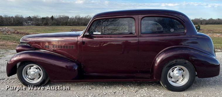 image for item EU7156 1939 Chevrolet sedan