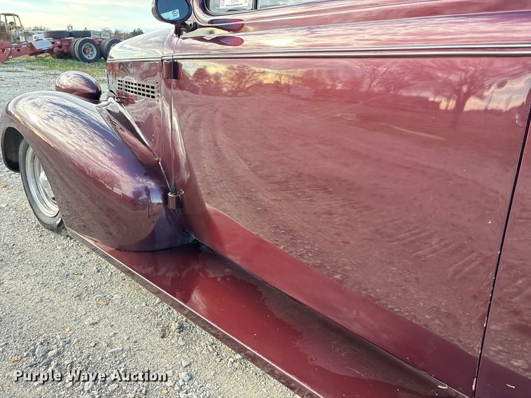 image for item EU7156 1939 Chevrolet sedan