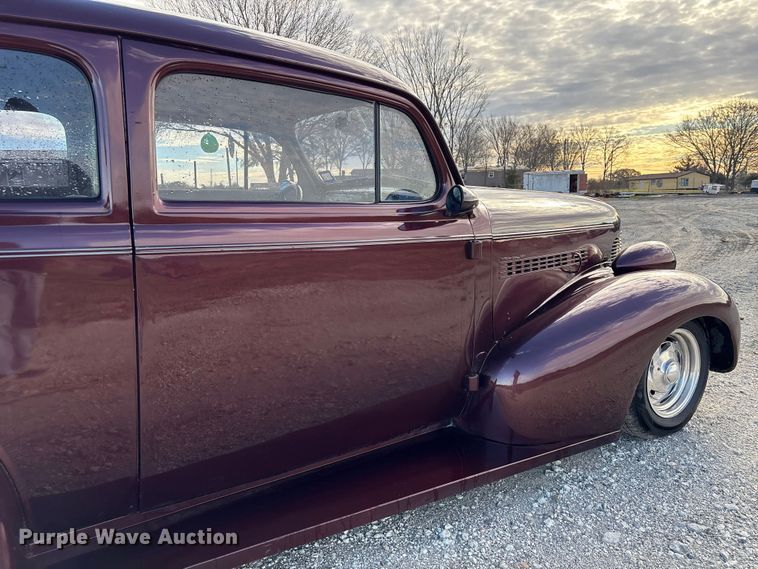 image for item EU7156 1939 Chevrolet sedan