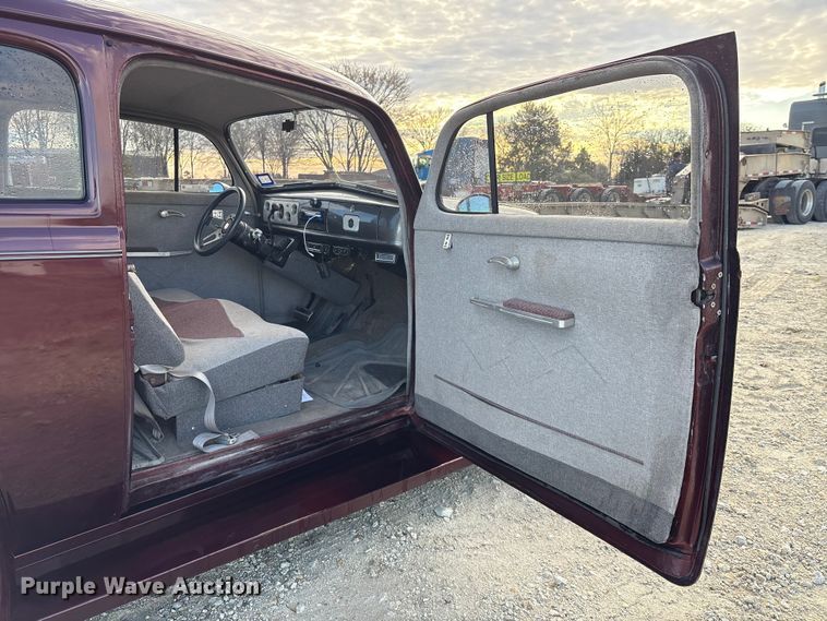 image for item EU7156 1939 Chevrolet sedan