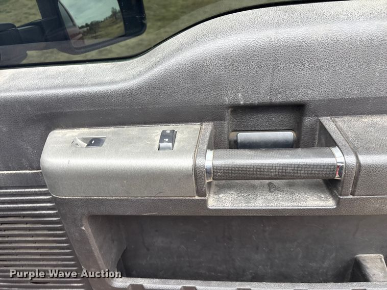 image for item EV2674 2011 Ford F250 Crew Cab pickup truck