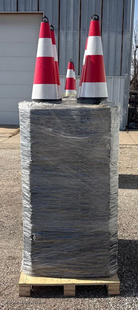 image for item EV2708 (250) IRanch traffic cones