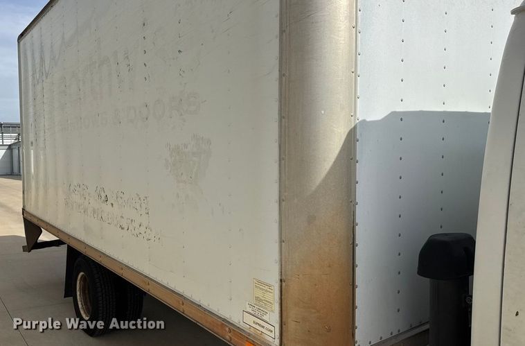 image for item EV6004 2005 GMC W3500 box truck