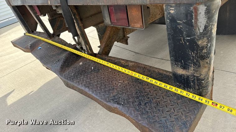 image for item EV6004 2005 GMC W3500 box truck